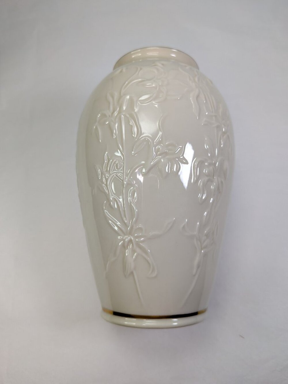 Lenox Masterpiece Collection Embossed Spider Lily Vase Gold Trim 7" - Picture 2 of 9